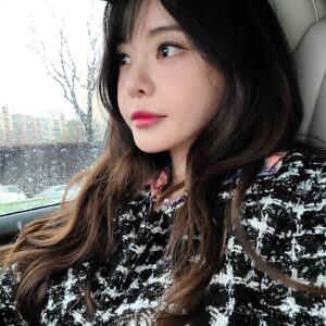 Seo Yu-ri Instagram - 비가 왜케 오는지.. 🤣