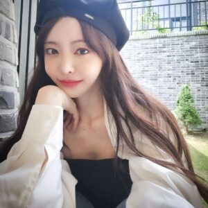 Seo Yu-ri Instagram - 이사갈 내 새집에 다녀왔어요. 
아이 신나♡

♡얼른 이사가고싶어♡
혼자사는건 외로울거같긴하지만...