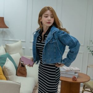 Seo Yu-ri Instagram - 여러모로 쓰임이 좋은 스트라이프 원피스😁