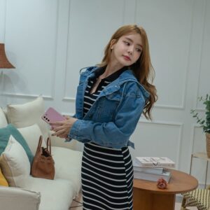 Seo Yu-ri Instagram - 여러모로 쓰임이 좋은 스트라이프 원피스😁