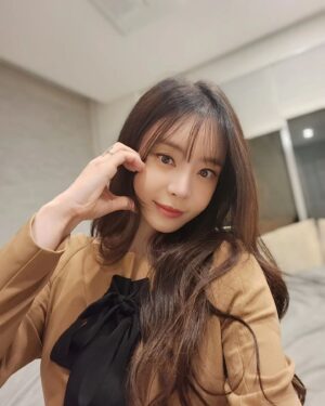 Seo Yu-ri Instagram - 생존신고😘 잘지내셨나요? 
인스타 너무 뜸했죠😄