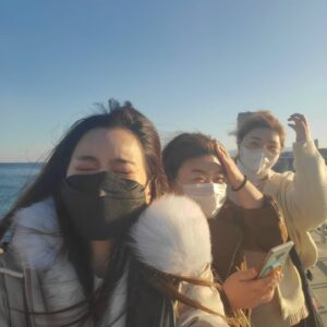 Seo Yu-ri Instagram - 뽀롱이 몰고 첫 장거리🚙
#동해바다 가서 #러시아산 대게 먹는걸로 계획
바람 왜케 세고 추워!

내일부터 유료화되는 꽁짜 슈퍼차저까지 완-벽 그자체