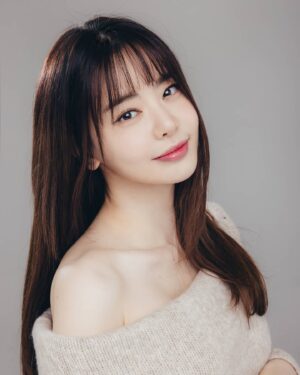 Seo Yu-ri Instagram - 몇년만에 찍은 프로필사진 하나하나 오픈중이에요. 제일 제 이미지와 잘 맞고 예쁘다고 생각하는 사진에 하트 눌러주세요😃ㅋㅋ 프로필듀스101

Photo_@haroni_kim
Hair_@hyejin0323 
Makeup_@junggeum_jang 
Style_@kkattehh