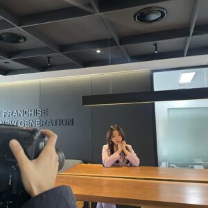 Seo Yu-ri Instagram - 몰랐는데 인스타 해킹을 당했었네요.
본의아니게 피해드렸다면 죄송합니다;; 

인스타를 통 안들어왔더니  ㅠㅠ
이제 자주자주 들어올게요 ㅠㅠ 
최근에 인터뷰 한 사진이에요!
