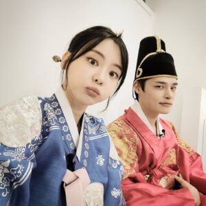 Seo Yu-ri Instagram - 이거 뭐 패러디게요? 맞춰봐요
@artistboy_ 

#슬기로운안방생활
#유플러스tv
#999ch