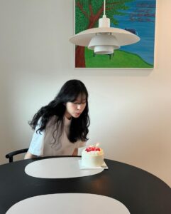 Seo Eun-soo Instagram - 행복한 생일주..🩵 축하해주신 모든 분들 다시 한번 감사합니다 💌🎂