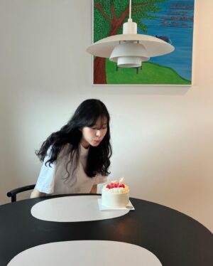 Seo Eun-soo Instagram - 행복한 생일주..🩵 축하해주신 모든 분들 다시 한번 감사합니다 💌🎂