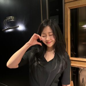 Seo Hye-won Instagram - 11월 22일 #영화 #사채소년 개봉합니다🖤 많이 보러와주실꺼죠?🫶🏻