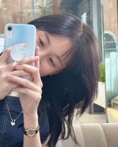 Seo Ji-hye Instagram - 정말 모르겠는 요즘 감성😅 어렵따🤦🏻‍♀️