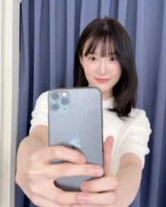 Seo Ji-hye Instagram - 🍀 오르락 내리락 우왕좌왕한 하루하루를 보내고 있지만 결국 진심으로 손을 내밀어 주는 사람들에게 감사하게 되는 날들을 보내고 있다. 앞으로도 계속해서 넘어지는 삶을 살겠지만 이제는 도망가거나 피하지 않고 온 마음을 다해 마주보며 걸어가기를 새해 계기 삼아 다시 한번 다짐해본다. 올해도 열심히💪🏻✨❤️‍🔥💕