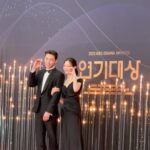 Seo Ji-hye Instagram - 💝 정말 너무 큰 새해선물을 받았네요. 너무 놀래서 횡설수설 뚝딱뚝딱한 것이 아쉽지만 어떤 말로도 다 할 수 없을만큼 감사하고 또 감사합니다. @kbsdrama #어쩌다마주친그대 #이순애 로 2023 kbs 신인상🏆 을 수상할 수 있게 되어 영광입니다 🎉 새해 복 많이 받으세요 🙇🏻‍♀️ 🙏🏻💕✨