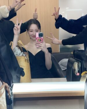 Seo Ji-hye Instagram - 💝
정말 너무 큰 새해선물을 받았네요.
너무 놀래서 횡설수설 뚝딱뚝딱한 것이 아쉽지만
어떤 말로도 다 할 수 없을만큼 감사하고 또 감사합니다.
@kbsdrama #어쩌다마주친그대 #이순애 로 
2023 kbs 신인상🏆 을 수상할 수 있게 되어 영광입니다 🎉
새해 복 많이 받으세요 🙇🏻‍♀️ 🙏🏻💕✨