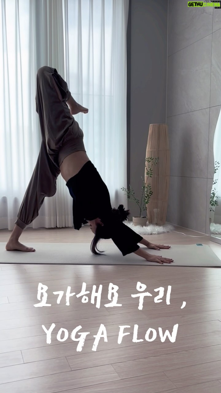 Seo Yu-na Instagram - _ 요가해요 우리 , YOGA FLOW 🤎 생각이 끊임없이 멈추지 않는 날에는 오히려 더 몸을 움직인다 , 쉬지 않고 땀을 흘리며 끊임없이 나를 움직이는 시간이 나를 다시 일으켜 세운다 🕯️