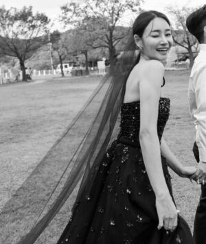 Seo Yu-na Instagram - _ 내가 제일 좋아했던 BLACK DRESS 🖤,