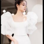 Seo Yu-na Instagram - _ 사랑이 넘쳤던 가봉스냅 🩵, 👗 @kaylabennet_official @xee_ex 📸 @leekyungho_photograph 💇🏼‍♀️ @raffine_sera 🌸 @garden__a 🫶 @wedding.yuzu