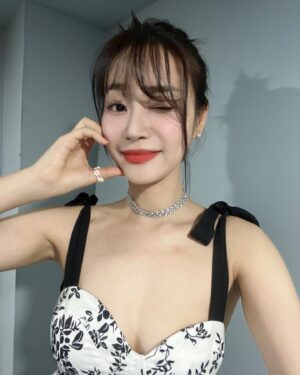 Seo Yu-na Instagram - _ 백만년만의 무대 💜🫧🎁, 
E.So 최고였다!!!🌙
와주신 분들 너무 감사해요🤍