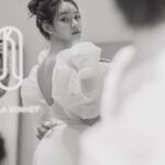 Seo Yu-na Instagram - _ 사랑이 넘쳤던 가봉스냅 🩵, 👗 @kaylabennet_official @xee_ex 📸 @leekyungho_photograph 💇🏼‍♀️ @raffine_sera 🌸 @garden__a 🫶 @wedding.yuzu