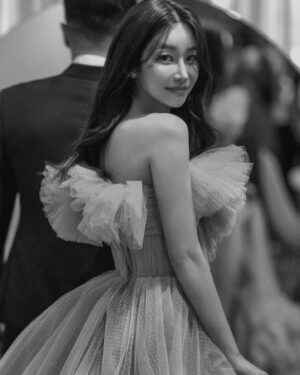 Seo Yu-na Instagram - _ 안녕하세요 유나입니다   먼저 소식을 접하셨을 여러분,  진심을 담아 전하려고 했던 마음에 제가 조금 늦었네요   평생을 함께 하고 싶은 사람이 생겼습니다 

다가오는 2월 , 
가까운 친지분들만 모시고 결혼식을 올릴 예정입니다🤍  언제나 곁에서 좋은 영향을 주고 ,
제가 힘들고 무너졌던 순간에도  늘 다시 일어날 수 있게  변함 없이 빈자리를 채워줬던 따뜻한 사람이에요   데뷔 이후로 저의 모든 순간들을 
온 마음 담아 응원해 주셔서 감사합니다 

여러분이 주신 마음 
너무나도 큰 사랑임을 알기에 그 사랑을 나누고 베풀 줄 아는 유나로 
늘 같은 자리에 있을게요 
 따뜻한 시선으로 
저희의 앞날도 많이 축복해 주세요 🤍
 여러분도 늘 행복한 일들만 가득하시기를 바라겠습니다 
새해 복 많이 받으세요 🕊️ 

유나 올림.