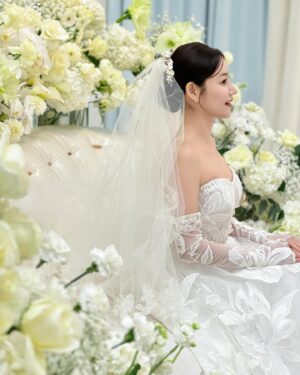 Seo Yu-na Instagram - _ 2024.02.18💍
너무나도 소중한 날 , 
많은 분들의 축복 속에 예쁘게 결혼식을 올렸습니다
축하해주신 모든 분들 진심으로 감사합니다🩵 
행복하게 잘 살겠습니다 👰🏻‍♀️🤵🏻❤️