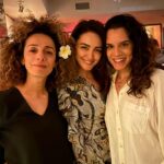 Sepideh Moafi Instagram - Heart is full after a weekend spent with inspiring minds, beautiful hearts & powerful art. I had the privilege of speaking on a @waterwelltheater panel w/indefatigable artists/activists @nazaninboniadi & @arianmoayed about Iran & how art plays a vital role in resistance & revolution. We then got to see the incredible company of @adollshousebway led by @jessicachastain & our very own @arianmoayed in a captivating, beautifully hauntingly rendition of the classic Henrik Ibsen play, A Doll’s House. I studied this play in depth for an entire quarter during my MFA studies & yet I somehow felt as though I was seeing it for the first time thanks to masterful performances, an absolutely brilliant adaptation by the enduringly brilliant Amy Hertzog under the original, inspiring direction of one of a kind visionary, Jamie Lloyd. Nora’s journey in finding her purpose to fight for freedom & equality is a fight that far too many women today & throughout history know all too well. This play/adaptation is an homage to women all over the world, especially the brave lionesses fighting for freedom in Iran, Afghanistan, Saudi Arabia & beyond. ❤️‍🔥 زن زندگی آزادی Woman Life Freedom. 💚🤍❤️