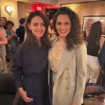 Sepideh Moafi Instagram - Heart is full after a weekend spent with inspiring minds, beautiful hearts & powerful art. I had the privilege of speaking on a @waterwelltheater panel w/indefatigable artists/activists @nazaninboniadi & @arianmoayed about Iran & how art plays a vital role in resistance & revolution. We then got to see the incredible company of @adollshousebway led by @jessicachastain & our very own @arianmoayed in a captivating, beautifully hauntingly rendition of the classic Henrik Ibsen play, A Doll’s House. I studied this play in depth for an entire quarter during my MFA studies & yet I somehow felt as though I was seeing it for the first time thanks to masterful performances, an absolutely brilliant adaptation by the enduringly brilliant Amy Hertzog under the original, inspiring direction of one of a kind visionary, Jamie Lloyd. Nora’s journey in finding her purpose to fight for freedom & equality is a fight that far too many women today & throughout history know all too well. This play/adaptation is an homage to women all over the world, especially the brave lionesses fighting for freedom in Iran, Afghanistan, Saudi Arabia & beyond. ❤️‍🔥 زن زندگی آزادی Woman Life Freedom. 💚🤍❤️