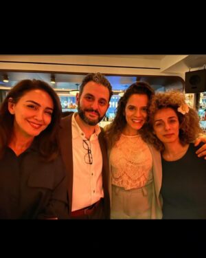 Sepideh Moafi Instagram - Heart is full after a weekend spent with inspiring minds, beautiful hearts & powerful art. I had the privilege of speaking on a @waterwelltheater panel w/indefatigable artists/activists @nazaninboniadi & @arianmoayed about Iran & how art plays a vital role in resistance & revolution. We then got to see the incredible company of @adollshousebway led by @jessicachastain & our very own @arianmoayed in a captivating, beautifully hauntingly rendition of the classic Henrik Ibsen play, A Doll’s House. I studied this play in depth for an entire quarter during my MFA studies & yet I somehow felt as though I was seeing it for the first time thanks to masterful performances, an absolutely brilliant adaptation by the enduringly brilliant Amy Hertzog under the original, inspiring direction of one of a kind visionary, Jamie Lloyd. 
Nora’s journey in finding her purpose to fight for freedom & equality is a fight that far too many women today & throughout history know all too well. This play/adaptation is an homage to women all over the world, especially the brave lionesses fighting for freedom in Iran, Afghanistan, Saudi Arabia & beyond. ❤️‍🔥

زن زندگی آزادی
Woman Life Freedom. 
💚🤍❤️