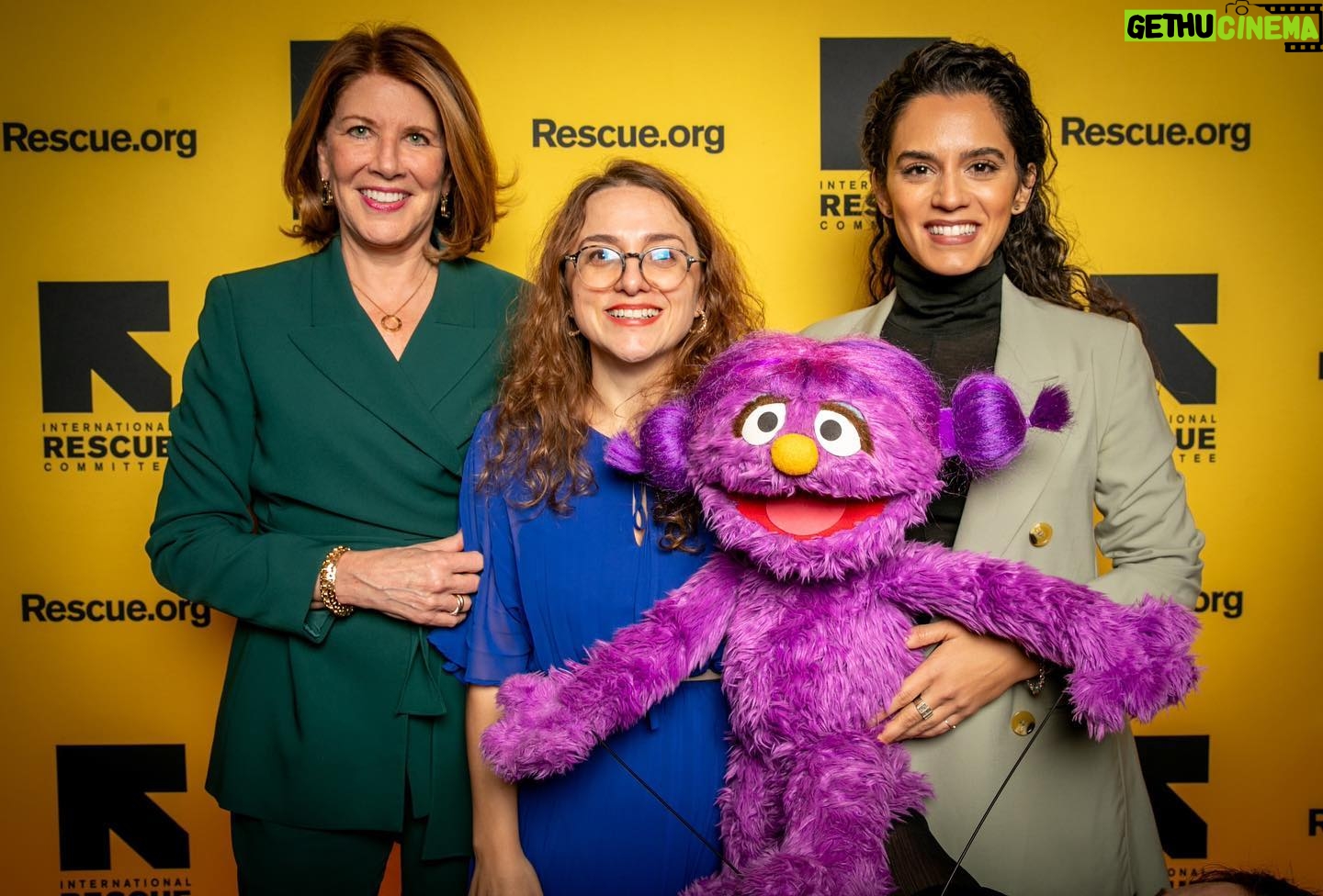Sepideh Moafi Instagram - I had the honor of delivering a speech at the 2023 Global @rescueorg Dinner Gala earlier this month & hosting a discussion with Seda Akpinar Manla Naasan, Early Childhood Development Coordinator for IRC’s Iraq Country Program & Sherrie Westin, President of the Sesame Workshop. We spoke of the many innovative ways the IRC brings early childhood education to millions of displaced children around the world (& had a surprise visit from Basma, the muppet!) As an ambassador to the IRC, I’ve been able to witness the Early Childhood Development program firsthand & see how the Ahlan Simsim program (“Welcome Sesame” in Arabic) provides playful learning & early development support to young children across the SWANA region affected by conflict & crisis. I‘m blown away by their incredible work, & though it feels like we are sinking into more devastation & darkness, with increasing conflicts & crises proliferating across Gaza, Sudan, Congo, Haiti, Afghanistan, etc., the people & the work of IRC fills me with immense hope. This #GivingTuesday, join me in supporting @rescueorg & all of the ways they help people affected by humanitarian crises survive, recover and rebuild their lives. Link in bio for ways you can join me in making #RefugeesWelcome this #GivingTuesday. 💛