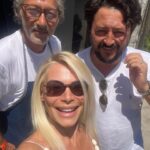 Seray Sever Instagram - İşte benim sihirli parmaklarım @kemalkyskn @maag_metinaydin saçlarımı gerçek sanatçılara teslim etmenin mutluluğunu yaşıyorum hem de taa Dadı dizisinden beri. Şimdi Bodrum şubeleri de açıldı @maagsacsanatyalikavak 🥰benim için büyük mutluluk ❤️ #maagsacsanat #love #hair #realartist_talentshow
