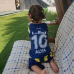 Seray Sever Instagram - Aşklarım göz bebeklerim @sofiaalyasunbul e dayıları @sonersever 10 numara @fenerbahce forması yaptırmış🌞💙 Çok da güzel olmuş🌞🧿 #sofiaalyasünbül #fenerbahçe #twins #twinsisters #love #maşallah 🧿🧿🧿🧿🧿🧿🧿🧿