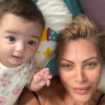 Seray Sever Instagram - Benim için dünyanın en büyük nimetleri canım bebeklerim🙏💙🧿Allah isteyen herkese nasip etsin🌸Çocuklarımızın bahtları güzel olsun, Allah iyi insanlarla karşılaşmayı nasip etsin🙏Canımdan öte Canlarım Sofia ve Alya 💕ne iyi ettiniz de geldiniz. 🙏🤩🌸Bana bu büyük mutluluğu bahşettiniz Allah ımın izniyle… @sofiaalyasunbul #dünyakızçocuklarıgünükutluolsun