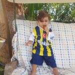 Seray Sever Instagram - Aşklarım göz bebeklerim @sofiaalyasunbul e dayıları @sonersever 10 numara @fenerbahce forması yaptırmış🌞💙 Çok da güzel olmuş🌞🧿 #sofiaalyasünbül #fenerbahçe #twins #twinsisters #love #maşallah 🧿🧿🧿🧿🧿🧿🧿🧿