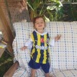 Seray Sever Instagram - Aşklarım göz bebeklerim @sofiaalyasunbul e dayıları @sonersever 10 numara @fenerbahce forması yaptırmış🌞💙 Çok da güzel olmuş🌞🧿 #sofiaalyasünbül #fenerbahçe #twins #twinsisters #love #maşallah 🧿🧿🧿🧿🧿🧿🧿🧿