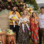 Seray Sever Instagram - Nefesim,kalbim ,şükür sebebim kızlarım 1 yaşındalar🥰Ömür boyu Rabbimin lütfuyla kolay,sağlıklı,mutlu,neşeli, bolluk bereket içinde bir yaşam diliyorum. Bu en özel günümüzde gerek organizasyon gerekse fotoğraf ve videolarıyla bize güzellikler yaşatan @kusadasiorganizasyonajans ve @meleklerinfotografcisi na ve bizi biraraya getiren @pelinakdenizphotography ye çok teşekkür ederim 🥰Tüm çocuklarımızın yüzü gülsün ❤️🧿 #ikizlerbiryasinda #sofiaalyasünbül #truelove