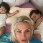 Seray Sever Instagram – Aşk bunlar aşk🥰♾️🙏🤲❤️🤩😍🧿 @sofiaalyasunbul doğru düzgün tek kare fotoğraf çekemiyorum 😃minnoşlar tam koç burcu kızları oldular😂 #twins #sisters #love #sofiaalyasünbül