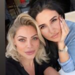 Seray Sever Instagram – İnsanın bir dostu olmalı kardeş saydığı🧿💙🙏 Canımmm @aysestetik her daim yan yana, can cana, iyi günde kötü günde … İyi ki varsın🙏seni çok seviyorum 🙏 Şu süreçte ,gerek babamı kaybım gerek kızlarımı kucağıma alışımda o kadar herşey oldun ki sana ne kadar minnet duysam az. Hep güvendim hep sevdim ve iyi ki de herşeyi sana bırakıp tam güvenerek ve teslimiyetle yola çıktım. Bugün hep beraber sağlıkla nefes alıyorsak en büyük teşekkürlerden biri sana🙏🙏🙏🙏Seviyorummmmm ve özlemişim💙Allah ayağına taş değdirmesin🙏