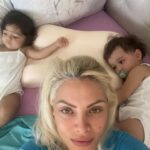 Seray Sever Instagram - Aşk bunlar aşk🥰♾️🙏🤲❤️🤩😍🧿 @sofiaalyasunbul doğru düzgün tek kare fotoğraf çekemiyorum 😃minnoşlar tam koç burcu kızları oldular😂 #twins #sisters #love #sofiaalyasünbül