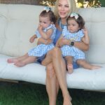 Seray Sever Instagram - Aşk bunlar aşk🥰♾️🙏🤲❤️🤩😍🧿 @sofiaalyasunbul doğru düzgün tek kare fotoğraf çekemiyorum 😃minnoşlar tam koç burcu kızları oldular😂 #twins #sisters #love #sofiaalyasünbül