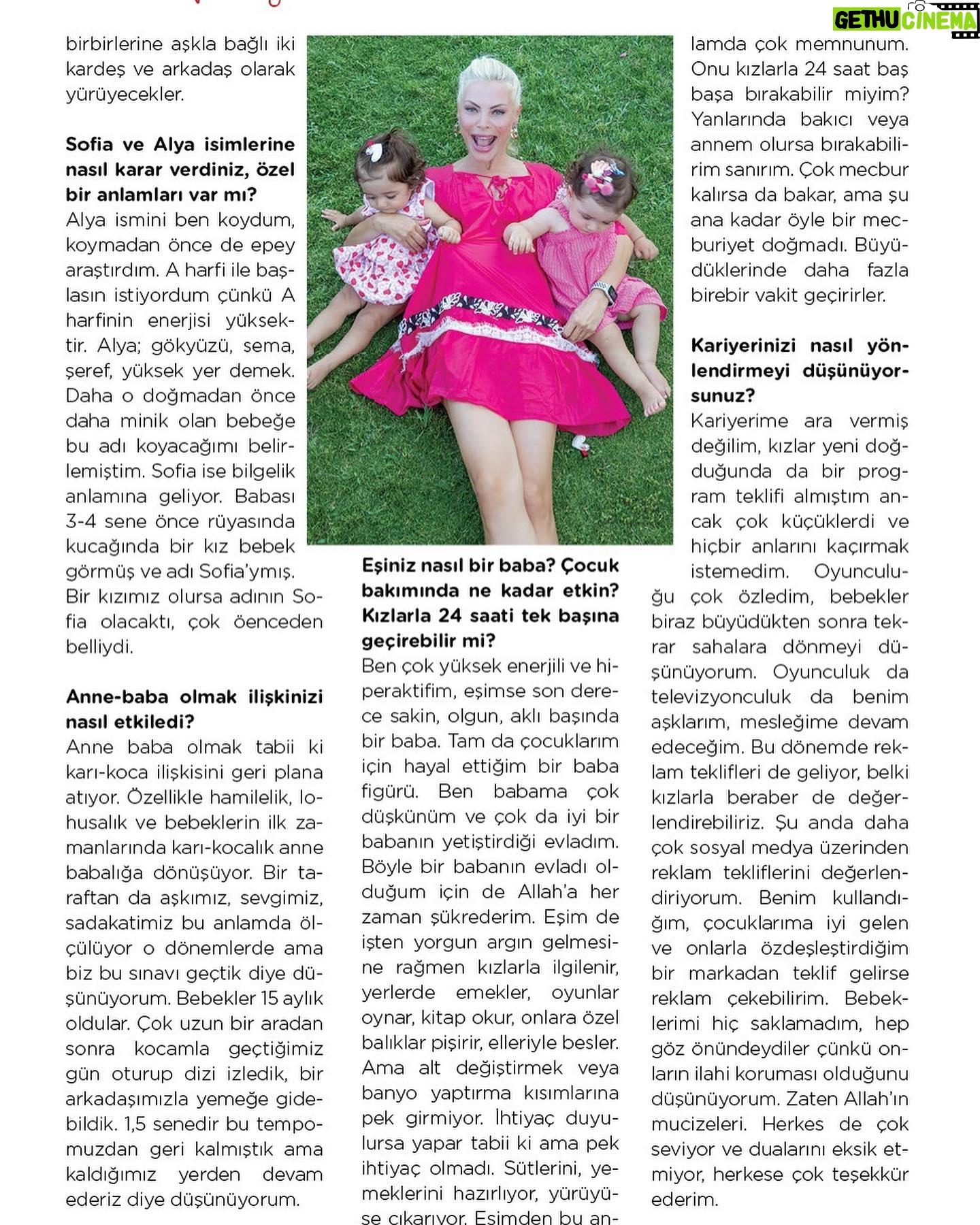 Seray Sever Instagram - @ebebek röportajımız🥰 @sofiaalyasunbul #media #twins #motherhood #love @mugesercekbiroglu 🥰