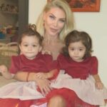 Seray Sever Instagram – Harika bir yıl olsun 2024 sevdiklerimizle,sağlıkla,mutlulukla,huzurla bolluk bereket içinde inşallah 🤲❤️🥰🇹🇷♾️🧿🤩🎉 @sofiaalyasunbul kıyafetler @buqalemoonkids ❤️