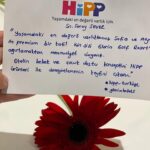 Seray Sever Instagram - Bu benim 3.anneler günüm🙏Şükürler olsun Rabbim nasip etti🤲Bu anlamlı günü daha da özel kılan @hipp_turkiye ve @gloriahotels e gönülden teşekkür ederim. Biz Hipp mamalarıyla büyüttük kızlarımızı ve otelde bebekler için özel kurulan Hipp büfesine bayıldım. Çok iyi düşünülmüş. Gloria Hotels her anlamda müthiş-gerek eşşiz tabiatı gerekse ilgili personeliyle gönlümüze taht kurdu. Çocuk dostu bir otel ve Hipp le beraber daha da ailelerin gözdesi olmayı başarıyor. Bu güzel anı için teşekkür ederim @hipp_turkiye ve @gloriahotels 🥰❤️🧿♾️ #davet #annelergünü #family #hipptürkiye #gloriahotels #amazing