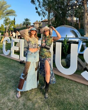 Serena Laurel Instagram - As Gwen once said…this shit is bananas

LE CHELL W LE NANA 

obligatory bebes 1st coach post 🤪🥰😚😶‍🌫️🍌

#coachella #neoncarnival #celcius #coachella2024