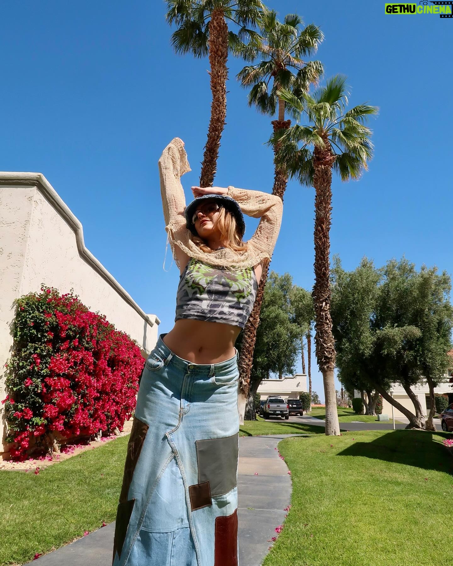 Serena Laurel - 3 Likes - As Gwen once said…this shit is bananas
LE CHELL W LE NANA
obligatory bebes 1st coach post 🤪🥰😚😶🌫️🍌
#coachella #neoncarnival #celcius #coachella2024