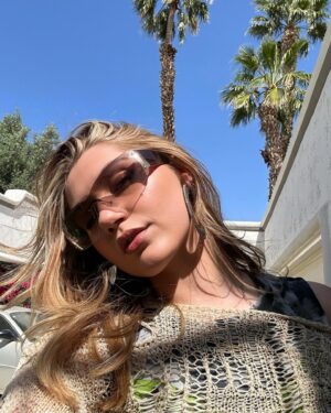 Serena Laurel Instagram - As Gwen once said…this shit is bananas

LE CHELL W LE NANA 

obligatory bebes 1st coach post 🤪🥰😚😶‍🌫️🍌

#coachella #neoncarnival #celcius #coachella2024