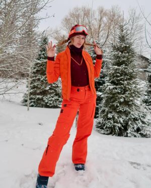 Serena Laurel Instagram - Watch out…if i were snowboarding in a school zone I would definitely get pulled over. #parkcity