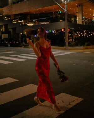 Serena Laurel Instagram - Paint the town red 

📸 @snappedbysaras