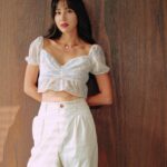 Serena Fang Instagram – 貝殼代表 溫柔與保護 
白鑽 純粹無暇
最近又開始喜歡閃亮亮的飾品
應該是因為聖誕節要到的關係吧！

大家有什麼安排呢？ 

🧜🏻‍♀️🐚❄️✨
#小美人瑜的貝殼項鍊 
#thialhlondon #thialhhk
@thialhofficial_hk