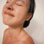 Serena Fang Instagram - 堅持要跑步跟練球的我 終於 曬出了 一件背心 🫠 謝謝 #冬天也能曬傷啊 #今日份努力 #那個肩膀燙燙的