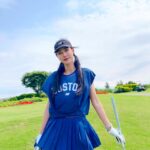 Serena Fang Instagram - 像人生會遇到困難，有時也充滿幸運 每次揮杆都是新的開始 高爾夫起初只是覺得新挑戰玩玩看 投入時間心力後發現 除了很難之外 真的是個很有趣的運動 技術 體能 策略 心理素質 默默打了ㄧ年 這段時間同時有馬拉松訓練 生活中看事情的角度不太ㄧ樣 可能是多了很多自我對話的時間 學習放下、不用力不強求 現在還在學習進退的路上 爆杆也是會很炸 球也會偏離航道 喜歡這種自我挑戰的感覺 繼續加油⛳️ #golf Special thanks @taylormade_tw @newbalance 教練 @_maiyang