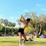 Serena Fang Instagram - 堅持要跑步跟練球的我 終於 曬出了 一件背心 🫠 謝謝 #冬天也能曬傷啊 #今日份努力 #那個肩膀燙燙的