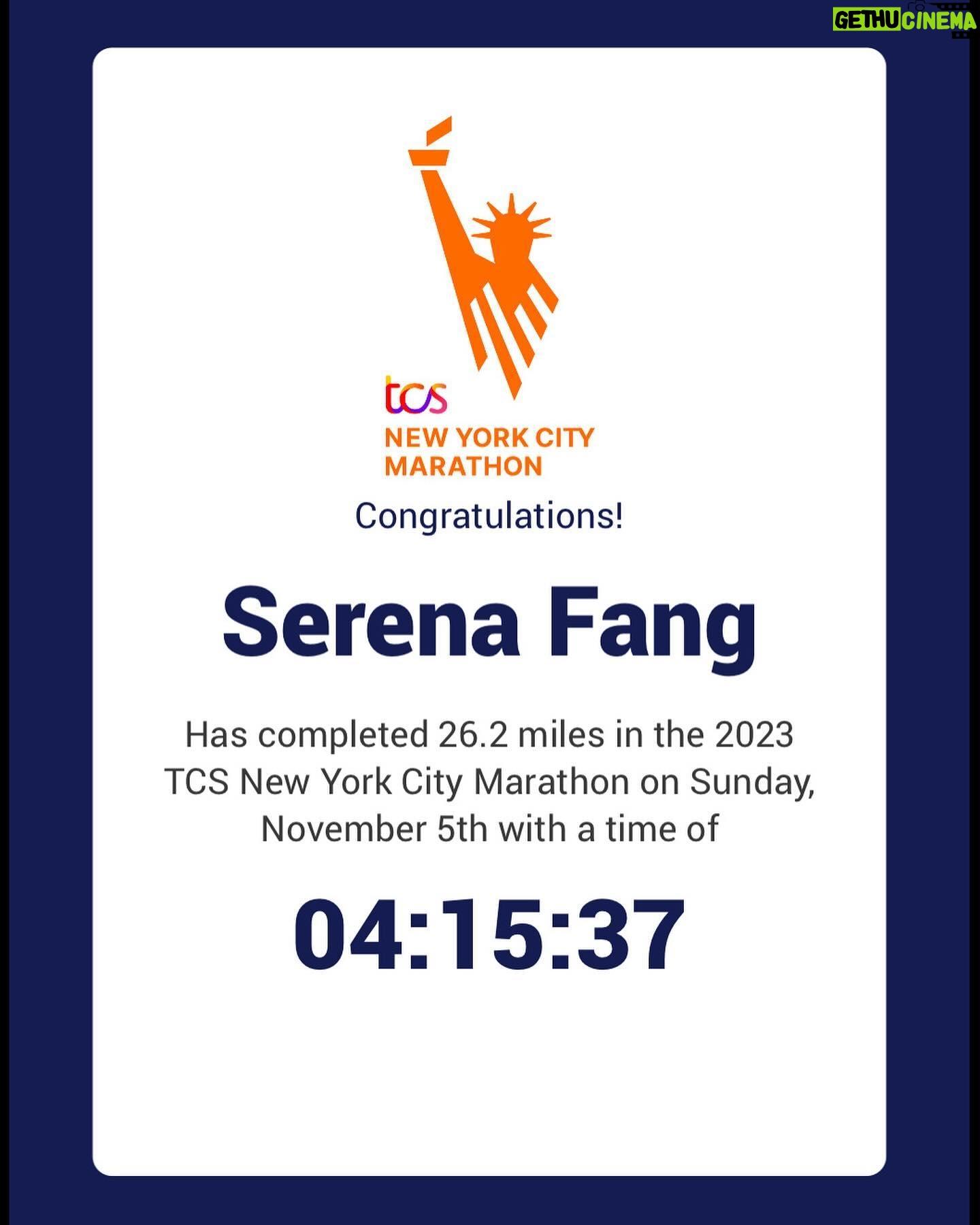 Serena Fang Instagram - 身為跑者,站上起跑線就是ㄧ種勝利 紐約馬之後整整休了ㄧ個月 今天回歸踏上跑道 休息的這段日子 0跑量直接廢 練 拼搏到底 廢 休到炸裂 真的是完全沒有遺憾隨心所欲那種 也想讓身體跟心靈都能放鬆休息 長跑除了體能,更多是練心 本來想,訓練重新開始 心情會不會反抗?厭煩?還會跑嗎? 結果從下午 ㄧ想到要跑步就有點興奮呢! 這是什麼奇怪體質 換上跑步習慣的服裝 套上紐約馬的外套、跑錶ㄧ按 在這個陪伴我幾個月的跑道上 緩緩的跑動前進著 有種回到幾個月前開始訓練的感覺 想起了第一天在同個跑道 測試跑到暈倒 那時像倉鼠一樣ㄧ直繞圈圈 熱到昏,想著5k什麼時候跑完 又同時跟紐約馬比賽時的片段交錯 冷空氣,熱情的群眾跟一座又ㄧ座的大橋 快樂感受著42k的奇幻旅程 又回到最初的這裡 在生命留下了印記 希望能用自己的經驗鼓勵更多的人 從零開始也能挑戰自我 看著跑道上滿滿的人群也同樣在努力 那種熱血的心情又回來了 不管有沒有參加賽事 都喜歡在跑道上規律前進著 跑步 很快樂 我是真正跑者了呢! #run #marathon #runyourway #newbalance Special thanks @garmintw #265s 多彩觸控螢幕 輕盈的陪伴跑步旅程